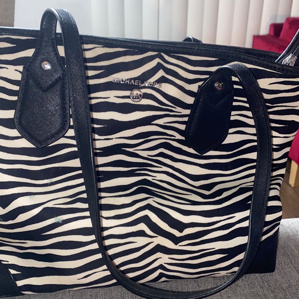 Large fun zebra print